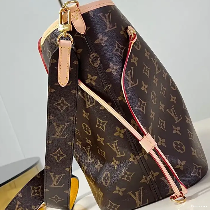 Fashionrepsfam ru 2410YA0160 LV Bags 0531